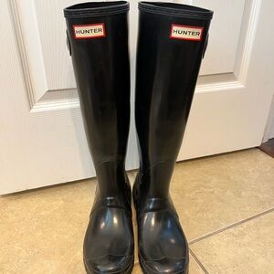Hunter Black Gloss Waterproof Buckle Boots